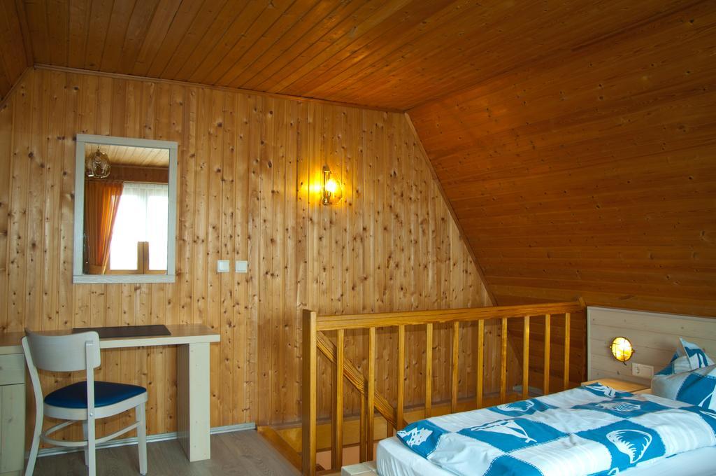 Ferien Unterm Reetdach In Goehren Goehren (Ruegen) Exterior photo
